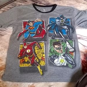 Boys Justice League T-shirt size 5 with short sleeves